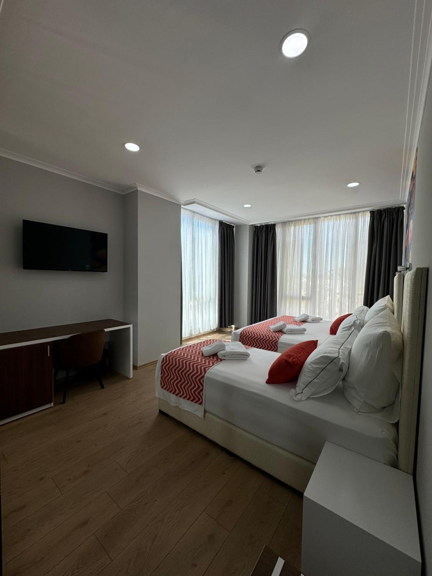 Hotel Britania Vlorë Esterno foto