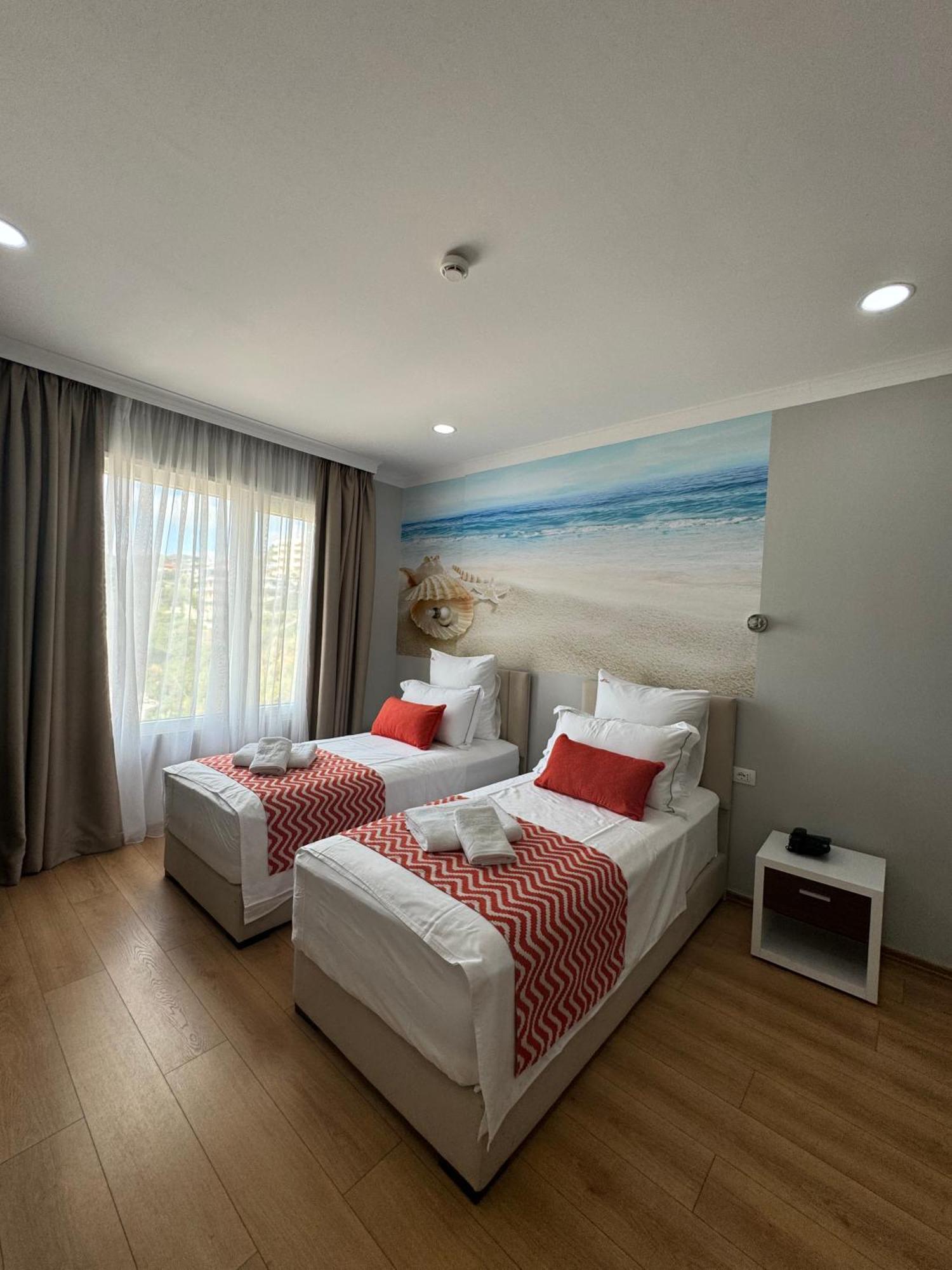 Hotel Britania Vlorë Esterno foto