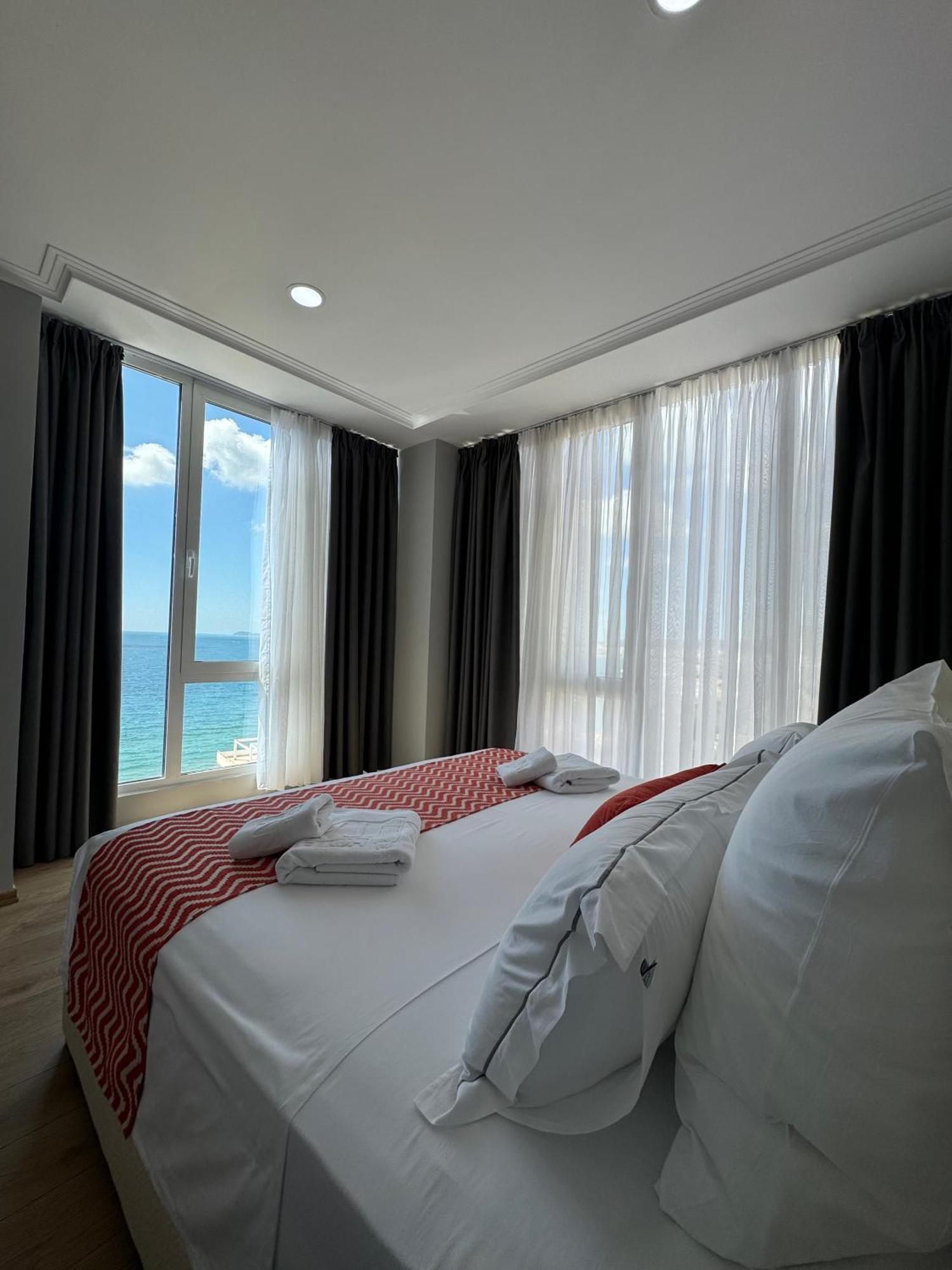Hotel Britania Vlorë Esterno foto