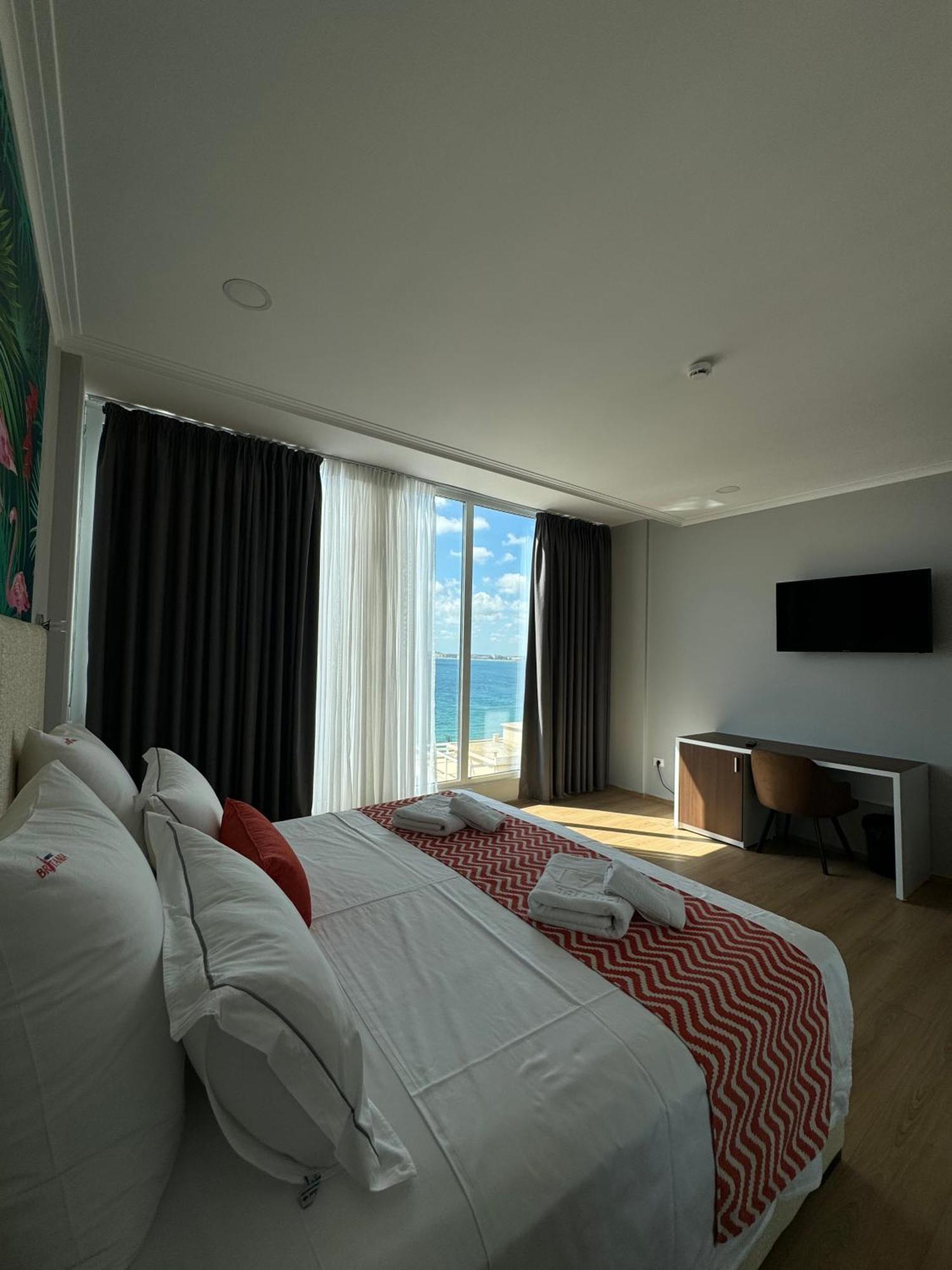 Hotel Britania Vlorë Esterno foto