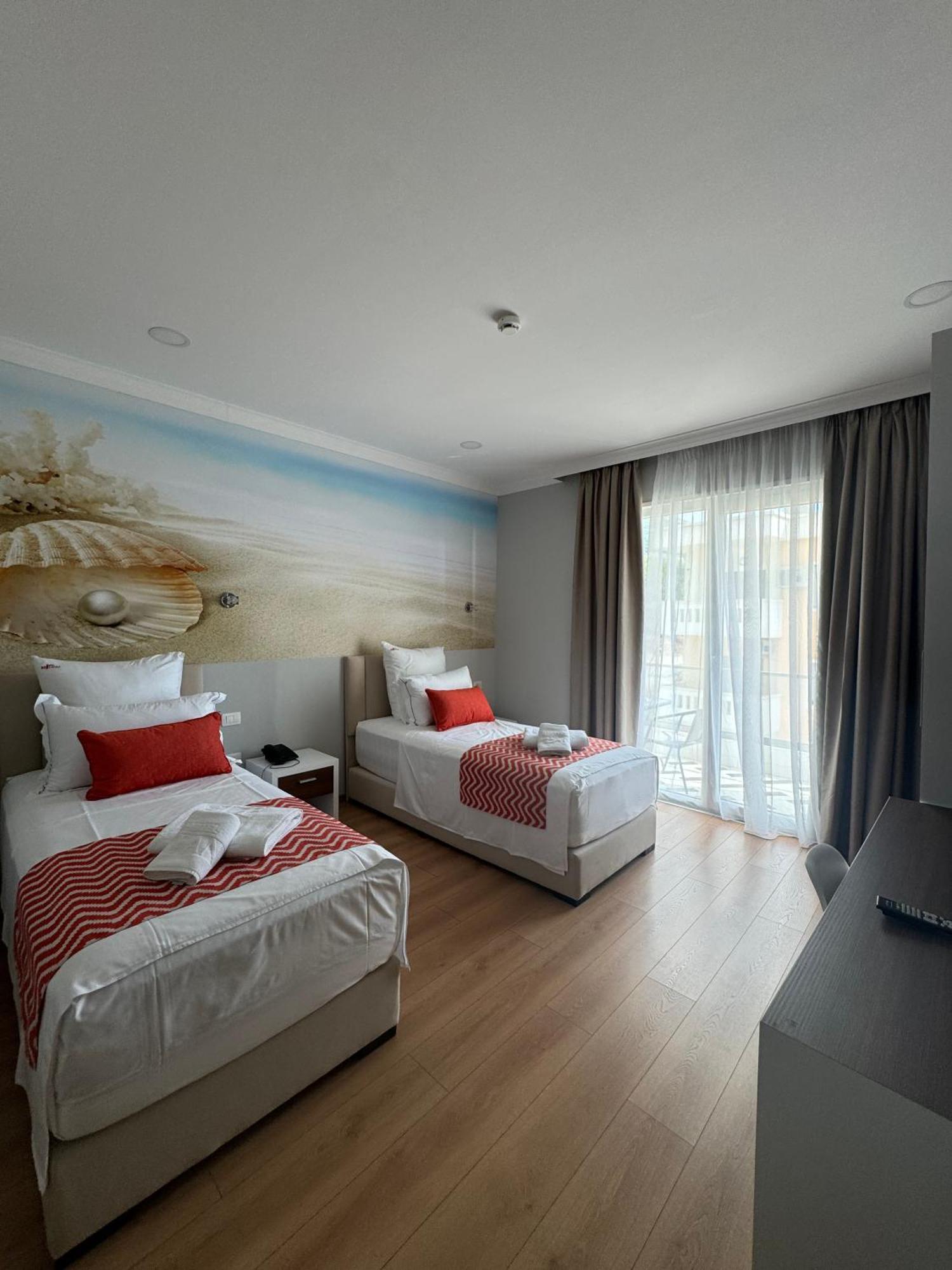 Hotel Britania Vlorë Esterno foto