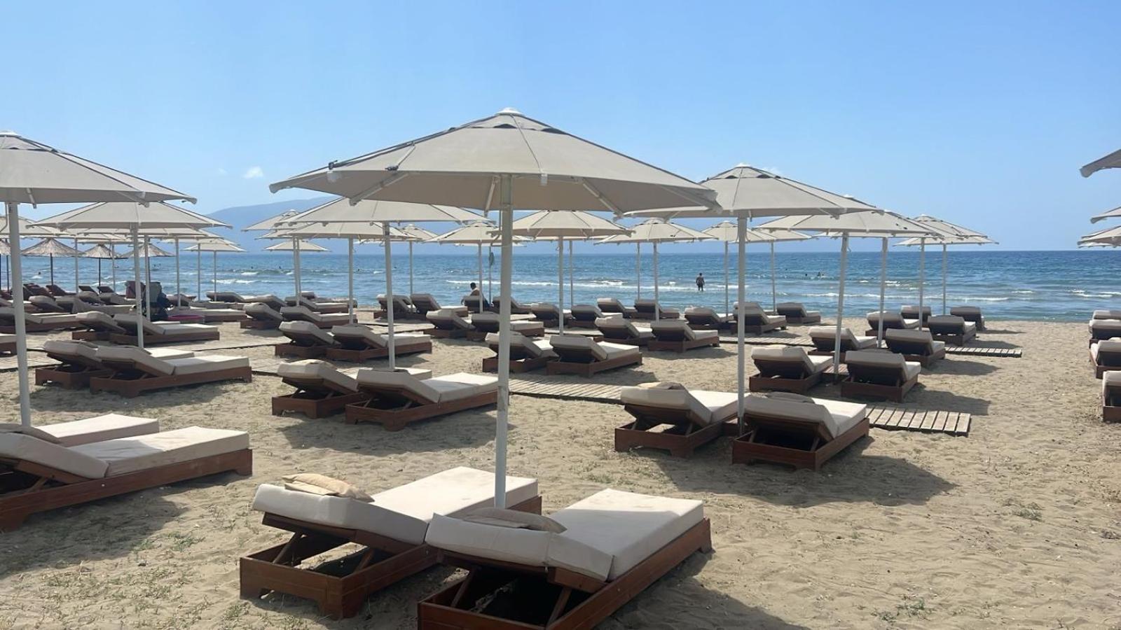 Hotel Britania Vlorë Esterno foto