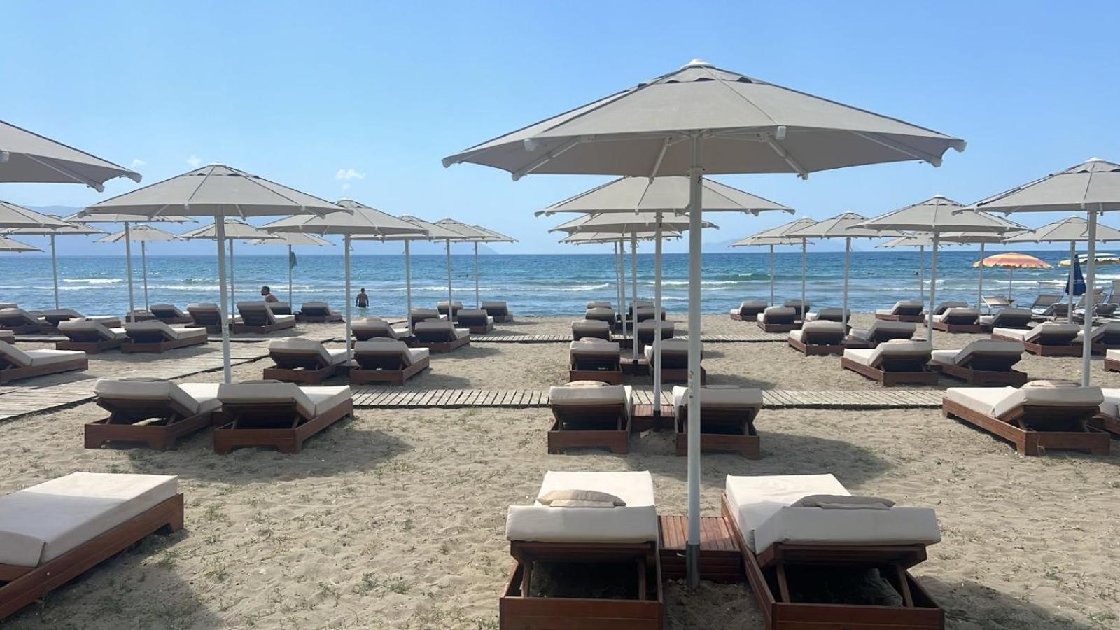 Hotel Britania Vlorë Esterno foto