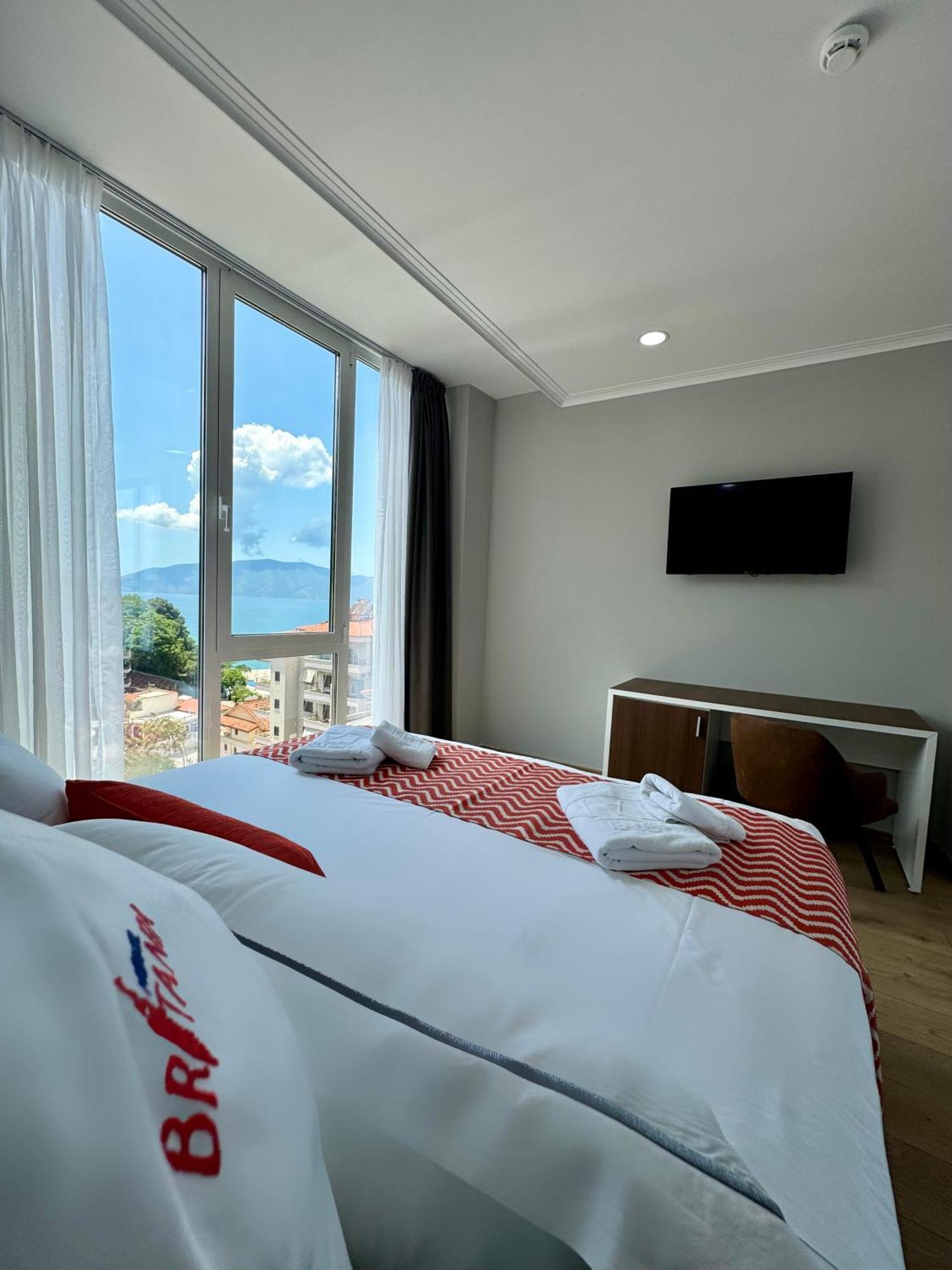 Hotel Britania Vlorë Esterno foto