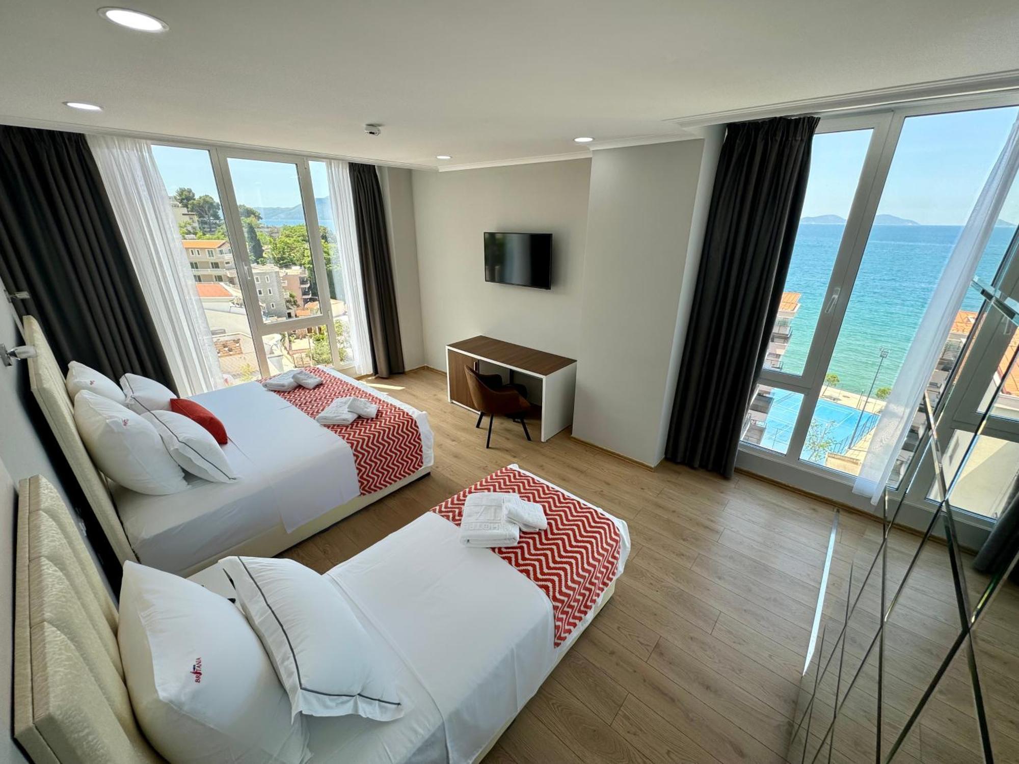 Hotel Britania Vlorë Esterno foto