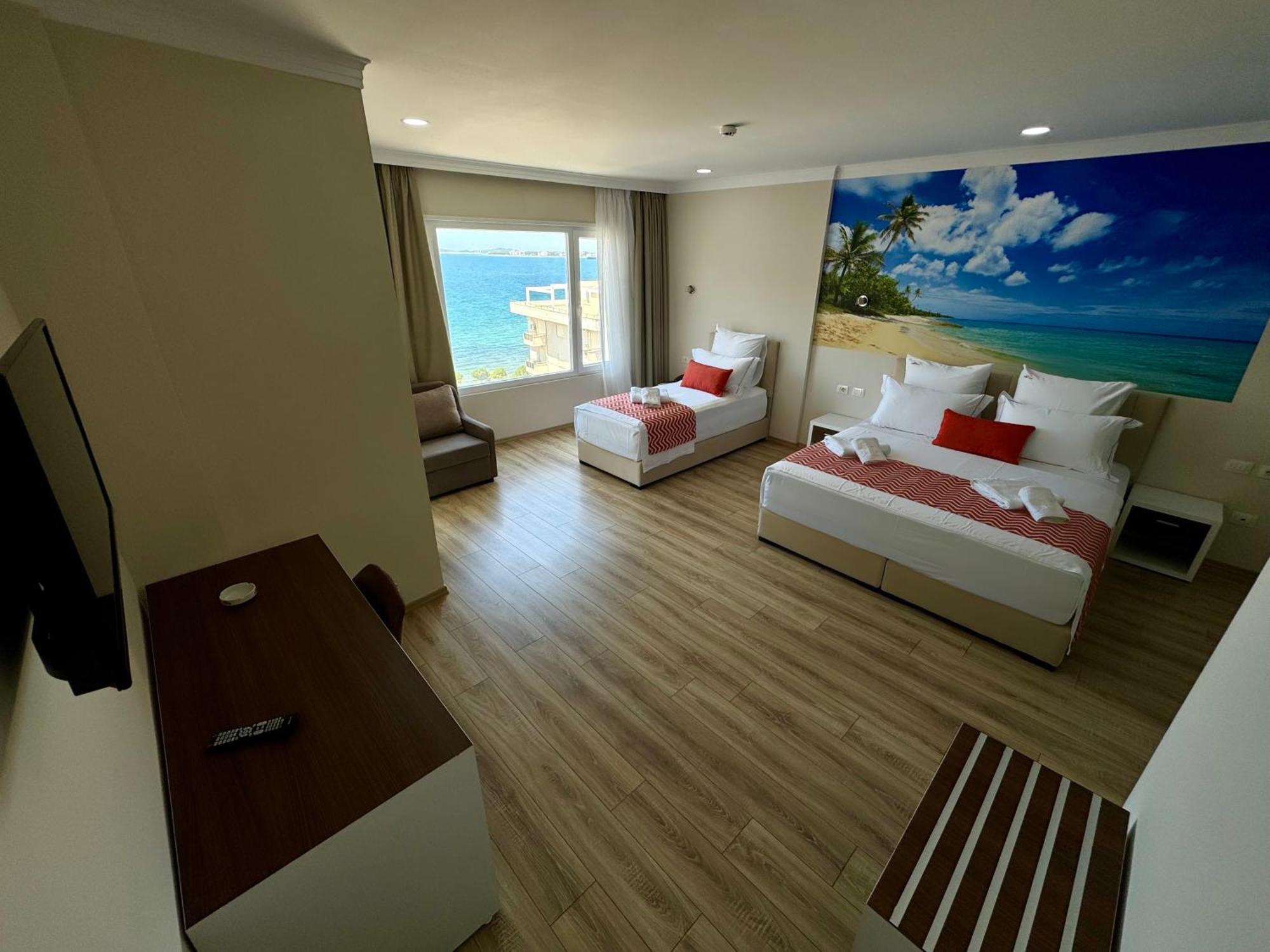 Hotel Britania Vlorë Esterno foto
