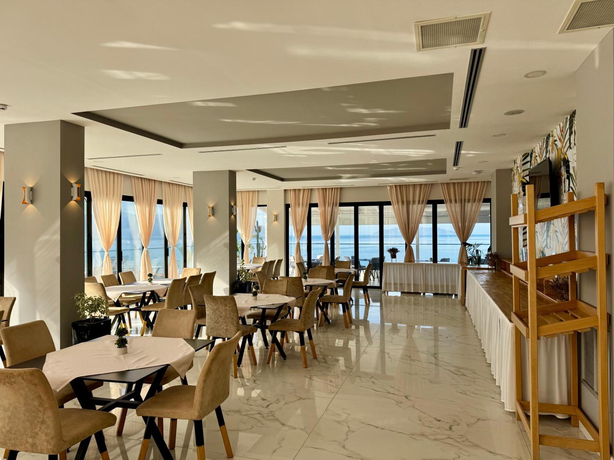 Hotel Britania Vlorë Esterno foto