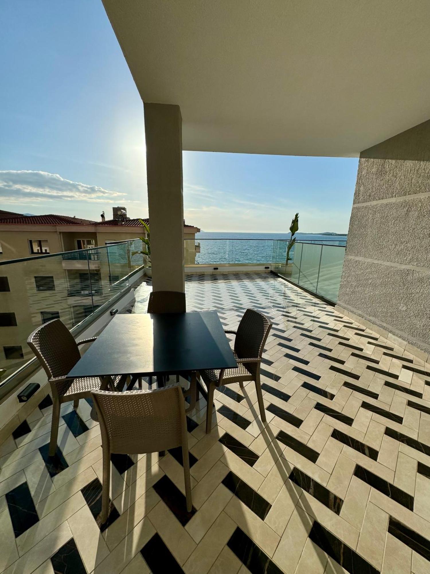 Hotel Britania Vlorë Esterno foto