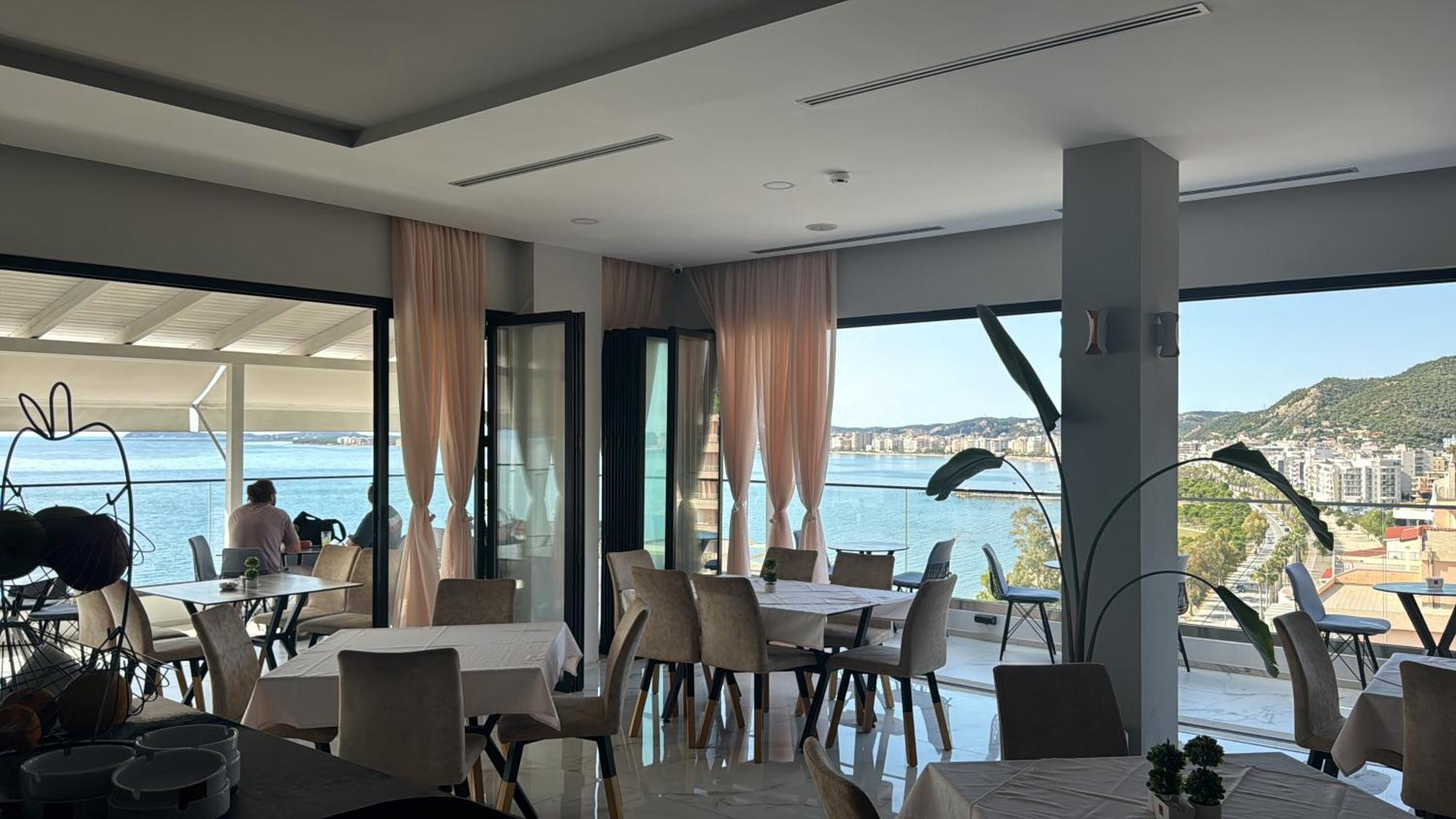 Hotel Britania Vlorë Esterno foto