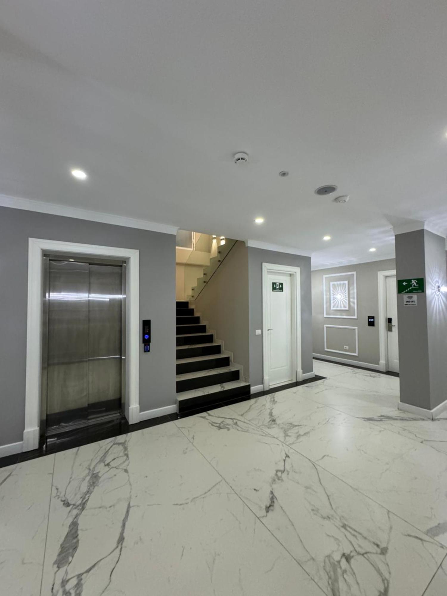 Hotel Britania Vlorë Esterno foto