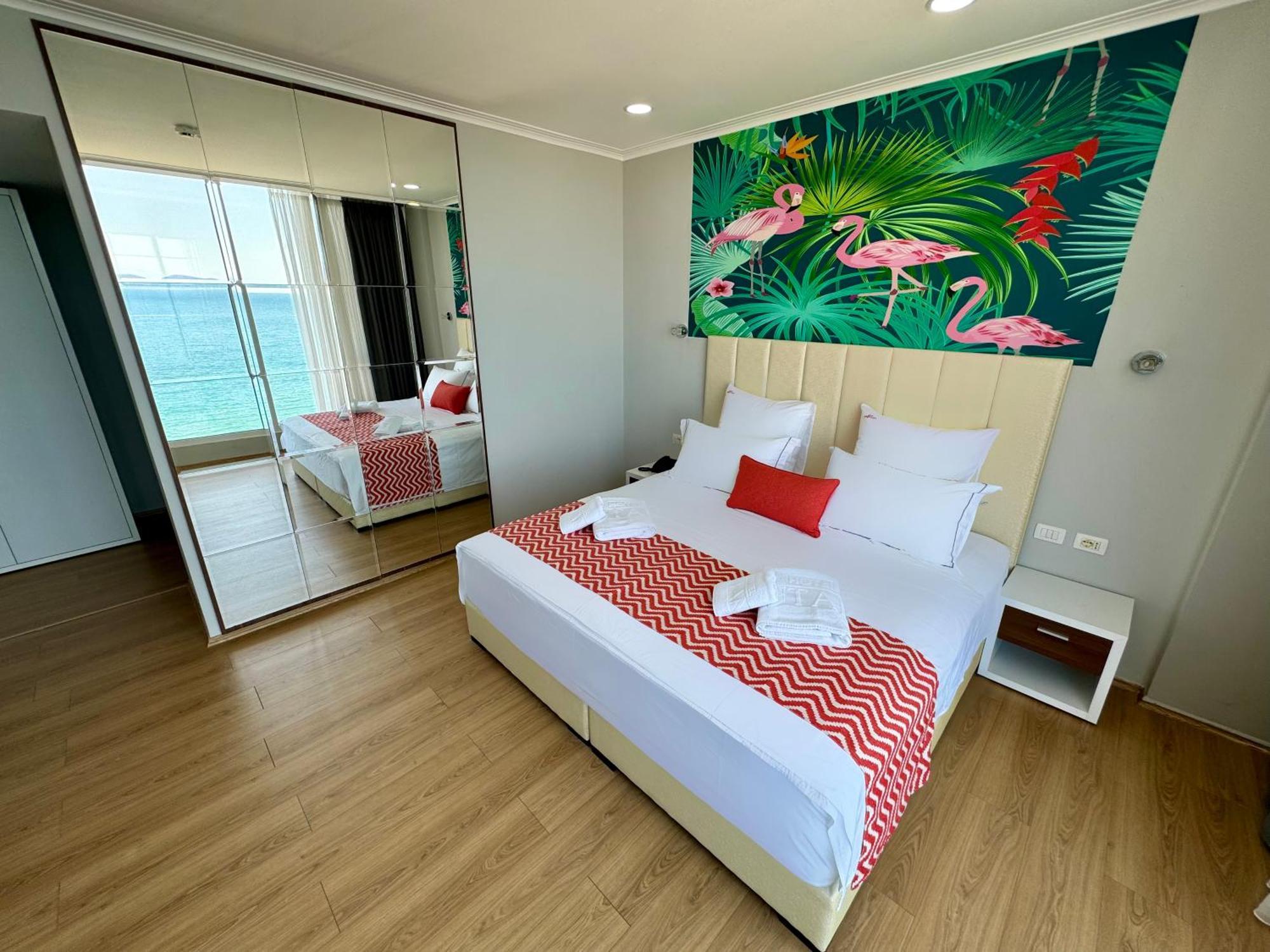 Hotel Britania Vlorë Esterno foto