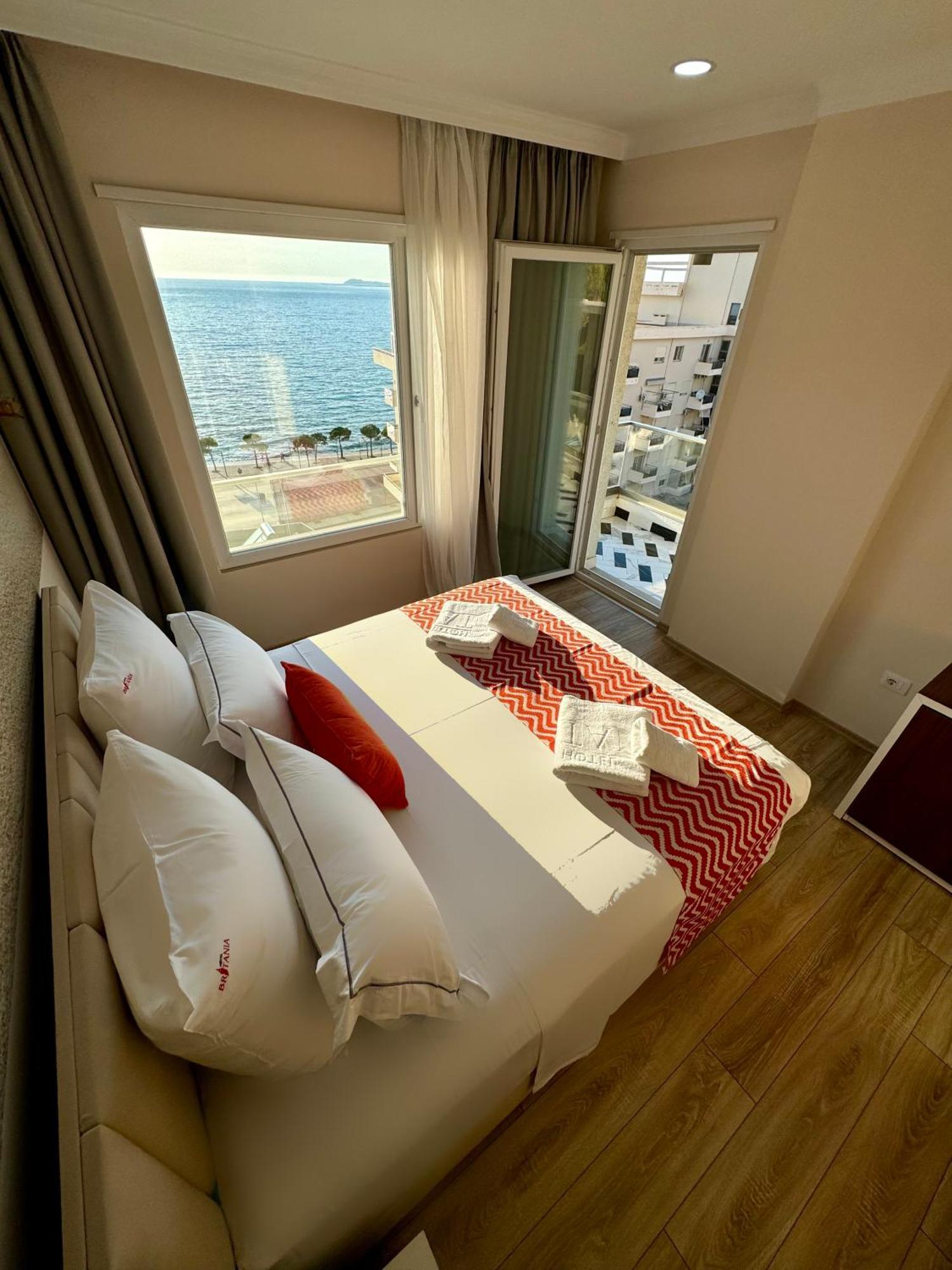 Hotel Britania Vlorë Esterno foto