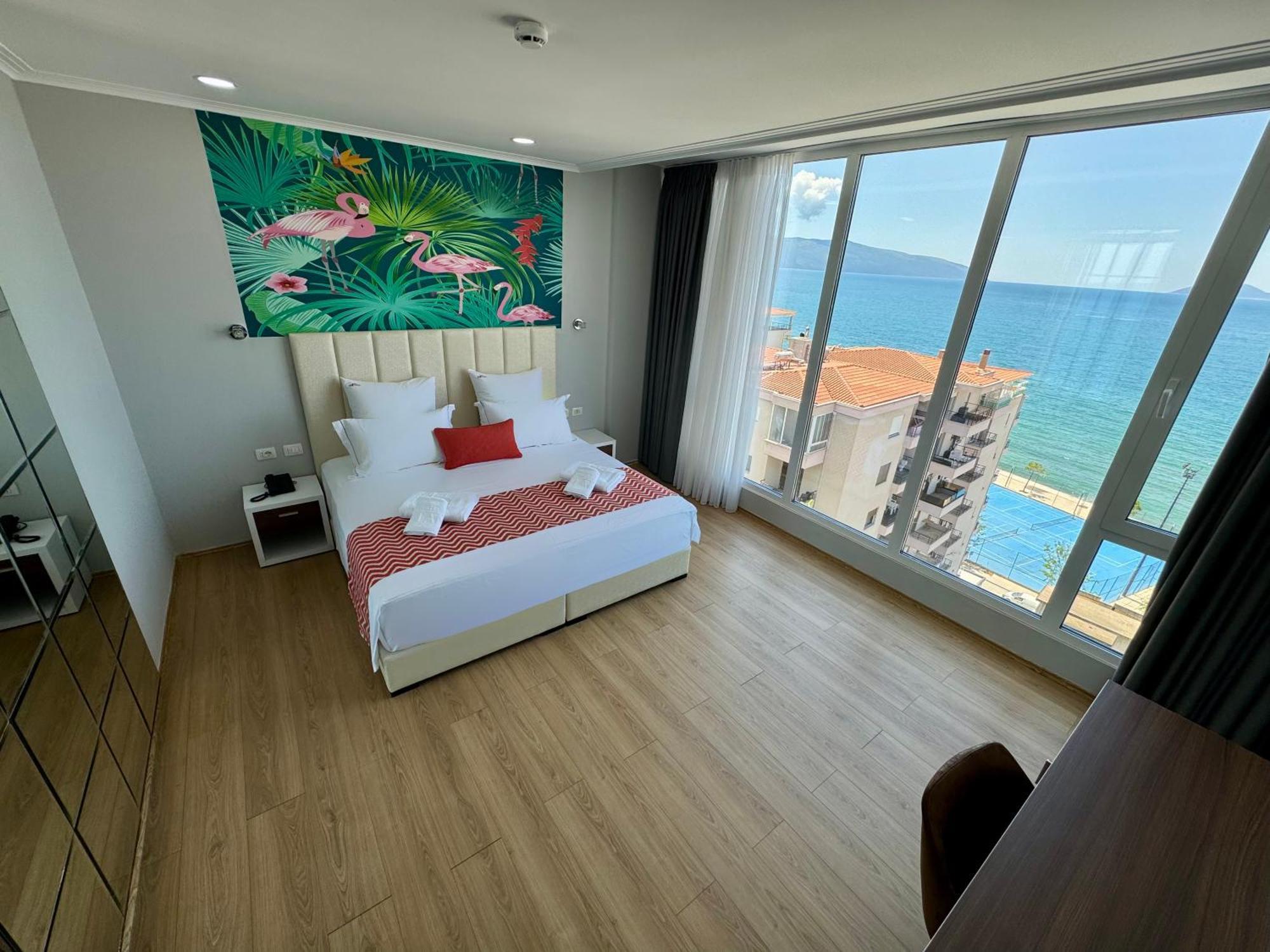 Hotel Britania Vlorë Esterno foto