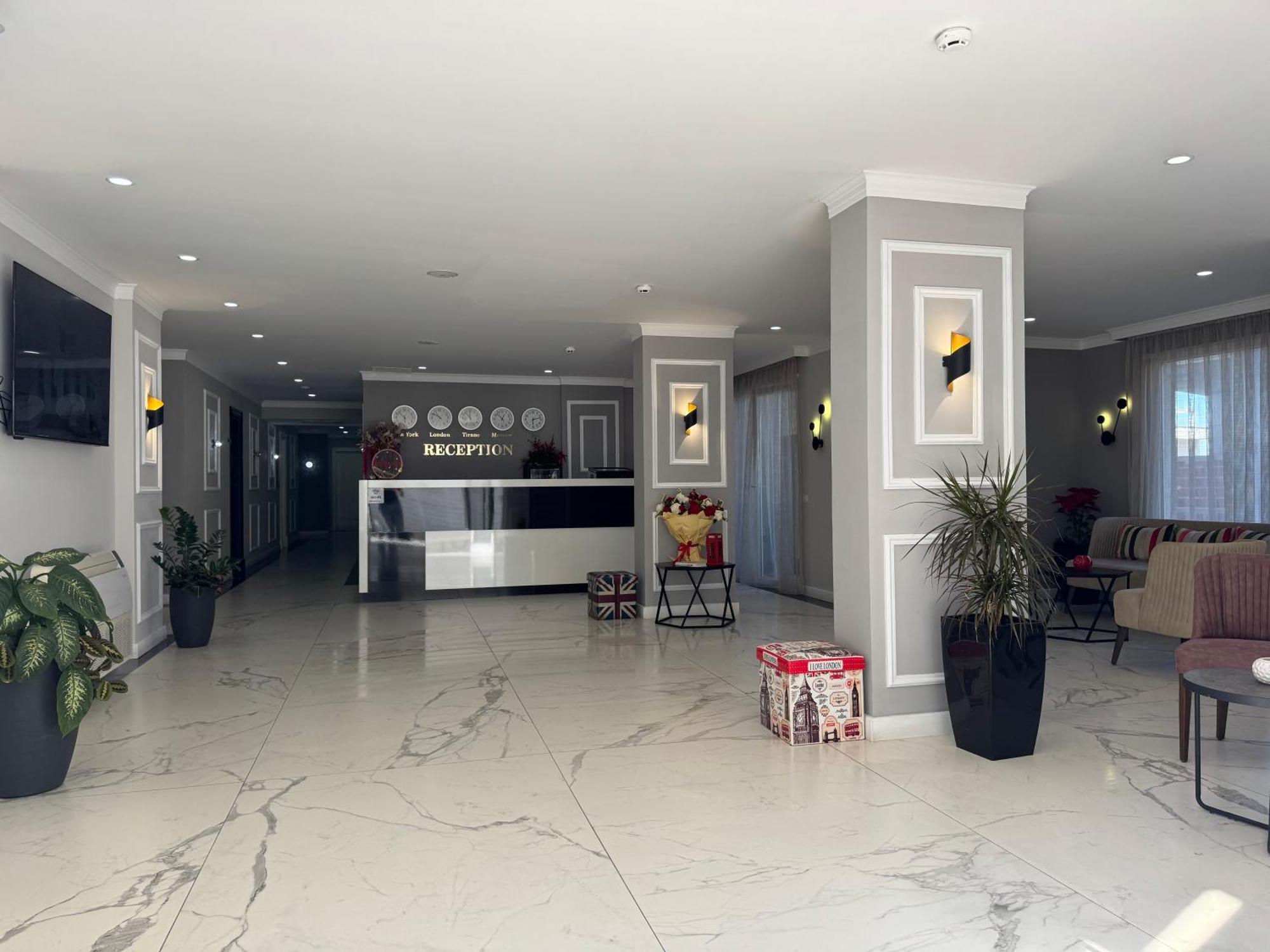 Hotel Britania Vlorë Esterno foto